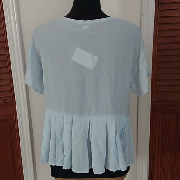 🏵NEW! BELLA LUXX BABY BLUE TOP WITH PLEATS MEDIUM - Picture 6 of 6